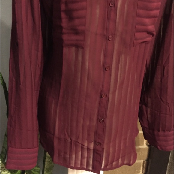 ♥️SOLD on Ⓜ️ Express button down shirt - Picture 4 of 7